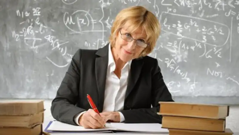 Кому повысят заработную плату в сфере образования