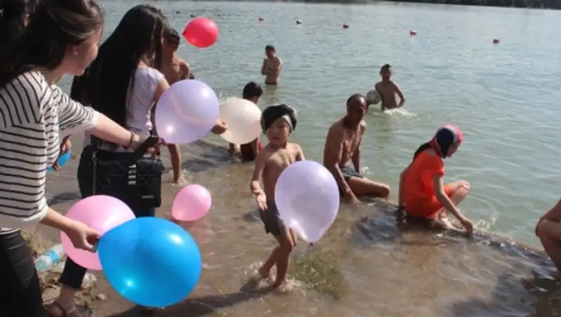 ДЧС Алматы совместно со студентами волонтерами провел флэшмоб на озере Сайран