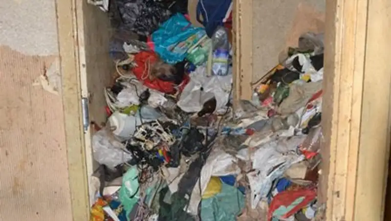 В Астане жители борются с дворником, который «коллекционирует» мусор