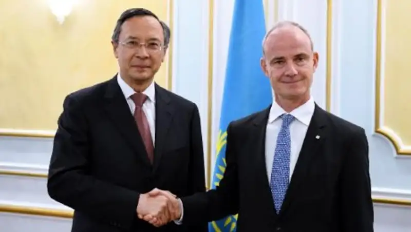 Глава МИД РК встретился с вице-президентом Красного Креста