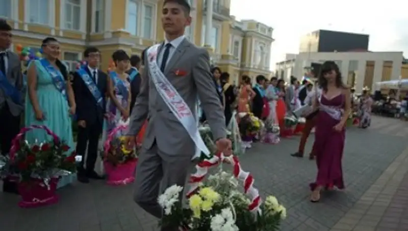 В Уральске отменили традиционный Бал выпускников