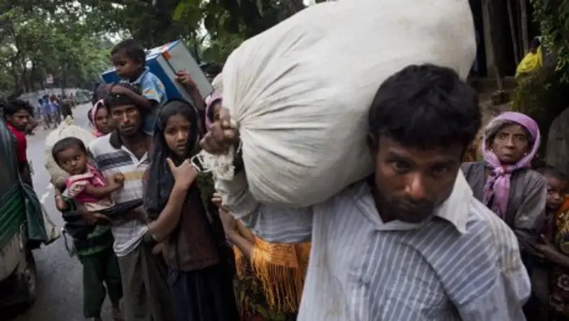 Мьянму покинули почти 90 тысяч рохинджа