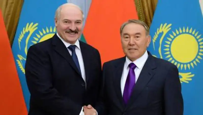 Назарбаев поговорил по телефону с Лукашенко