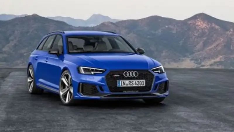 Audi выводит на рынок новый «заряженный» универсал RS4 Avant