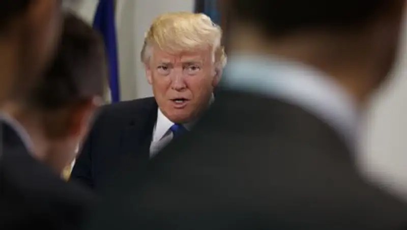 Трамп при осмотре здания НАТО отодвинул премьер-министра Черногории