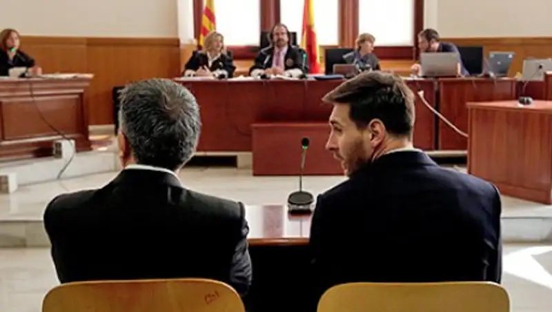 Месси с отцом приговорены к 21 месяцу тюрьмы