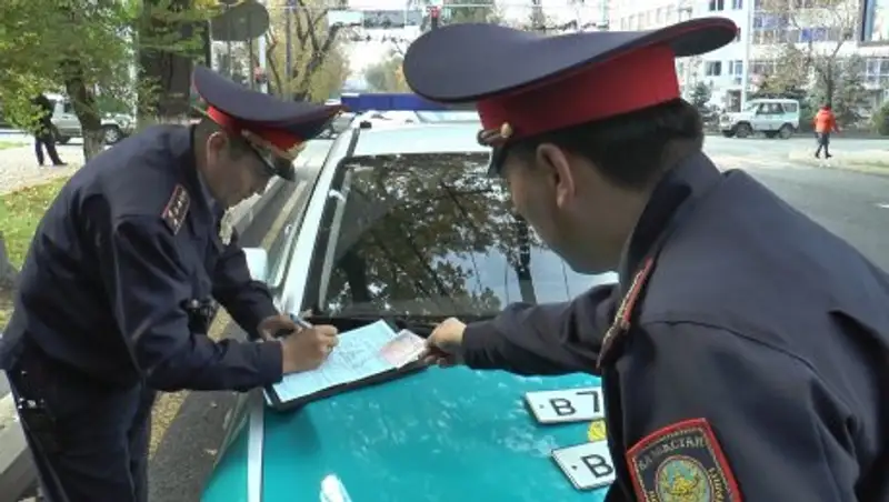 Лже-сотрудник ДКНБ с битой и поддельными госномерами на автомобиле задержан в Алматы