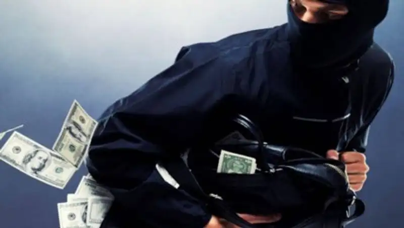 В Костанае лжекоммунальщики с электрошокером хотели ограбить женщину