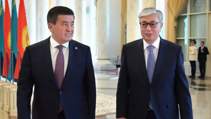 Токаев поздравил Жээнбекова с днем рождения