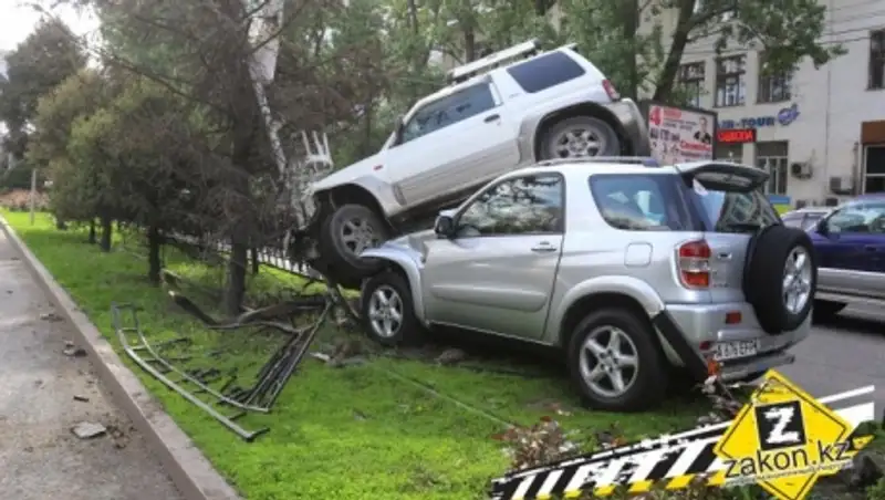 ДТП RAV4 vs Pajero: как это было