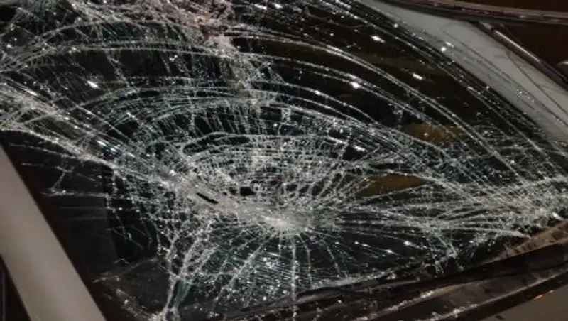 Женщина бросилась на капот автомобиля и погибла под колесами в Алматы