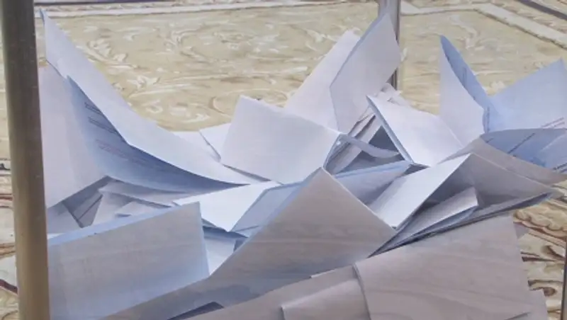 Казахстанцы голосуют в посольстве Кыргызстана