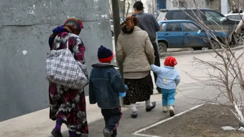 В Астане полицейские ведут борьбу с попрошайками