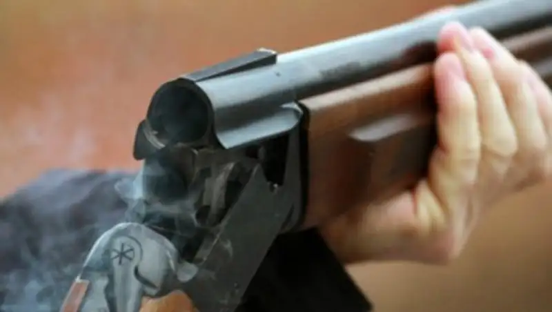 8-летний мальчик по неосторожности застрелил свою 10-летнюю сестру