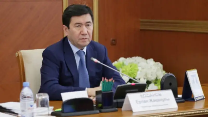 Аким Карагандинской области устроил разнос в акимате из-за мошенничества с пособиями
