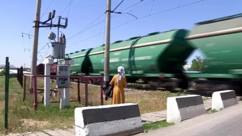Под колесами поезда в Шымкенте погибла женщина