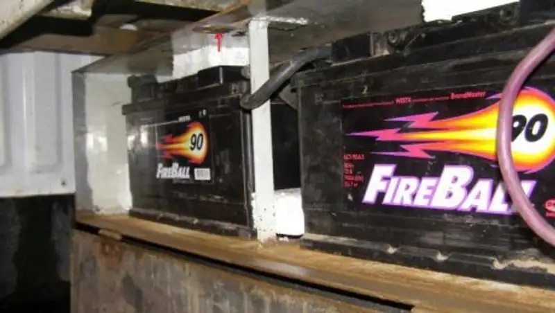 В Алматинской области задержаны мужчины, лишившие аккумуляторов более десятка грузовиков 