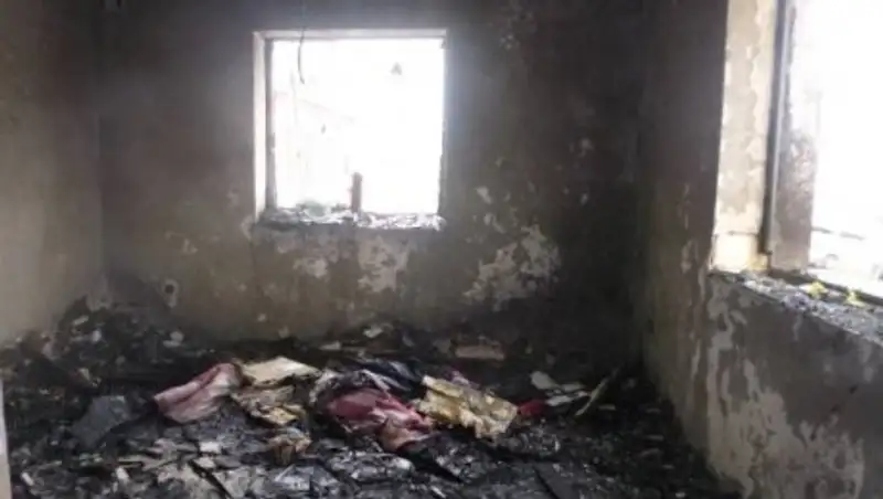 В Актау прохожие спасли двоих детей во время пожара