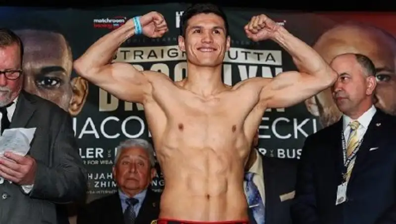 Тренер Елеусинова рассказал, что стало неожиданностью первого боя на профи-ринге