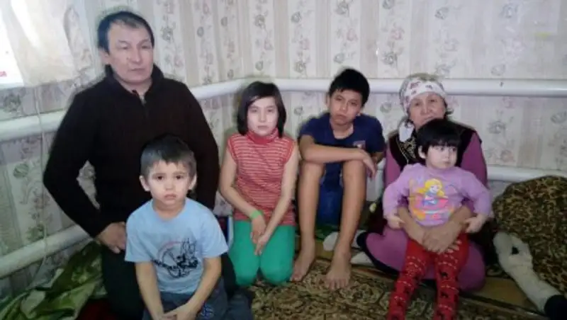 Отцу-одиночке с четырьмя детьми помогли с жильем в Уральске