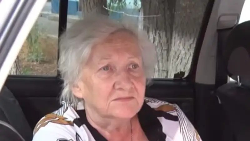 В Актобе пожилая женщина выпала из движущегося автобуса