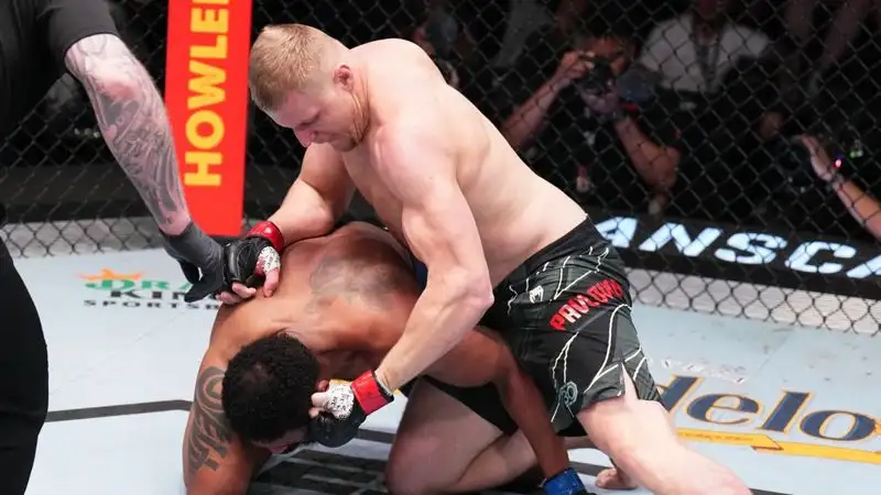 Тяжеловес Сергей Павлович стал главным героем вечера UFC Fight Night 222