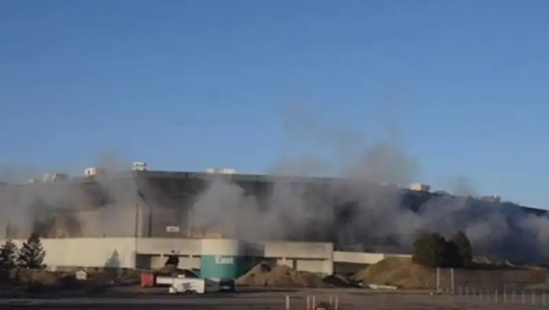 В США стадион под снос устоял после взрывов