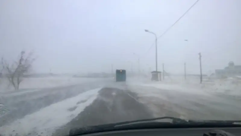 По-прежнему закрыт ряд трасс в двух областях РК из-за непогоды