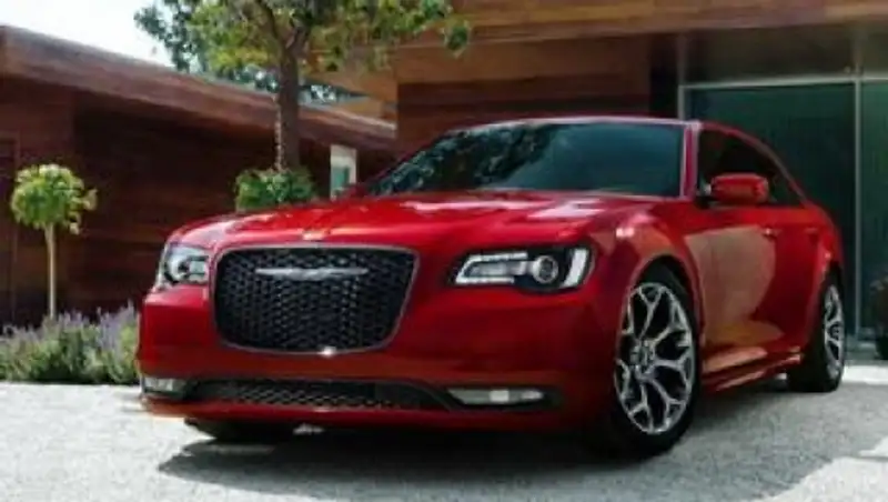 Chrysler слегка обновил флагманский седан