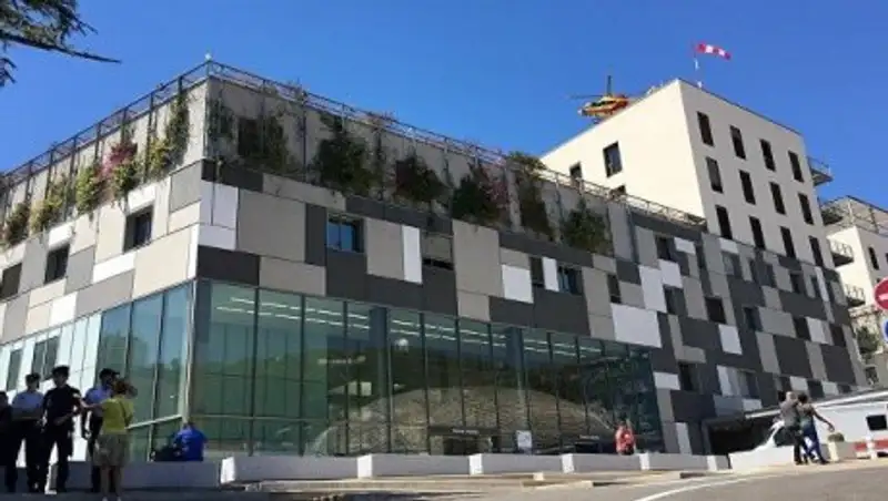 После теракта в Ницце в больницах Франции остаются 15 человек