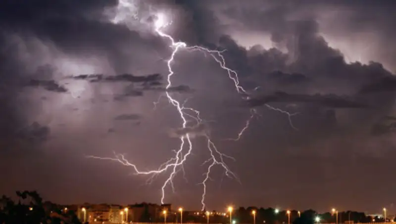 В Нур-Султане и двух областях ожидается гроза и град, в ЗКО - пожары