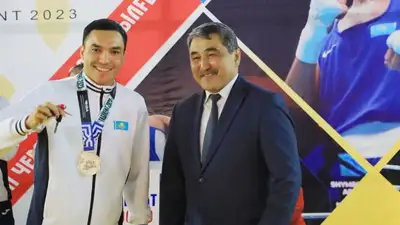 награждение, фото - Новости Zakon.kz от 17.05.2023 21:09