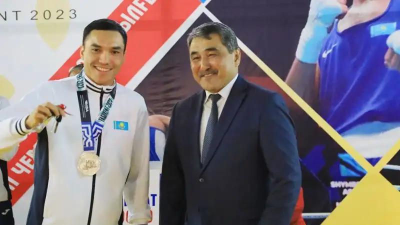 Нуржан Нуржигитов вручил ключи от квартир призерам Чемпионата мира по боксу