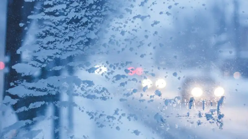 С тепла – в мороз: врач рассказала, кому стоит опасаться резких перепадов температуры