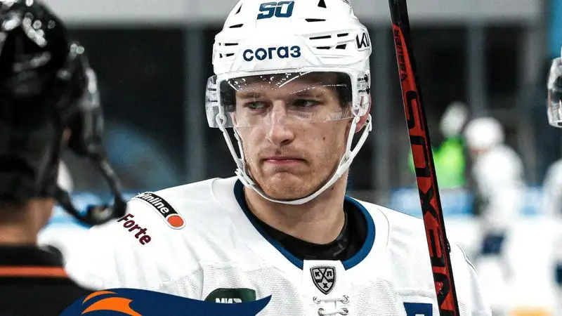 Хоккеист "Барыса" объявлен лучшим защитником сентября в КХЛ