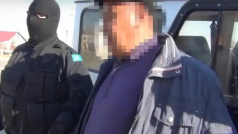 Появилось видео задержания начальника Шалкарской дистанции пути