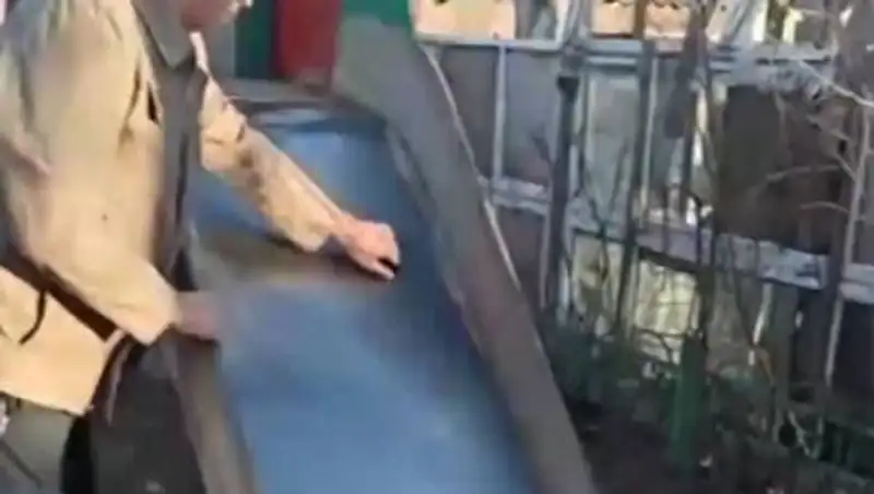 Ребенок лишился пальца на горке в Нур-Султане: начато расследование