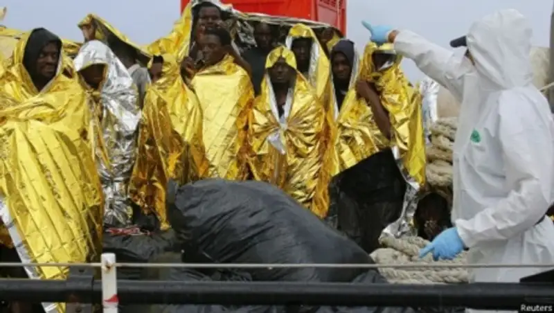 У берегов Ливии затонула лодка с сотнями мигрантов