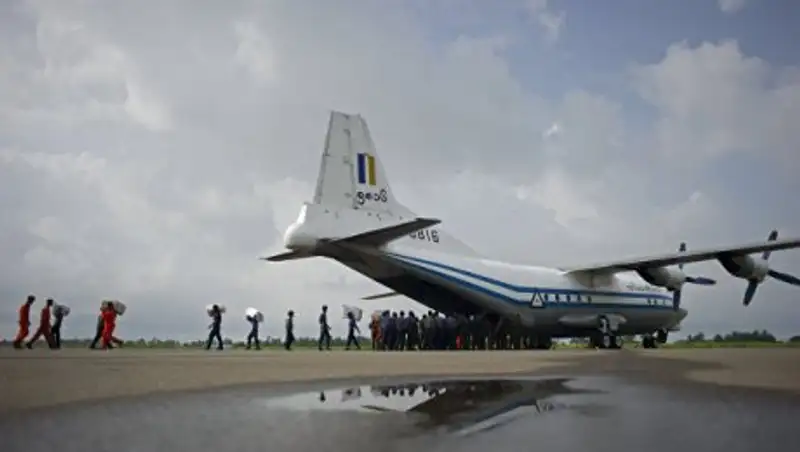 Спасатели нашли десять тел погибших в авиакатастрофе в Мьянме