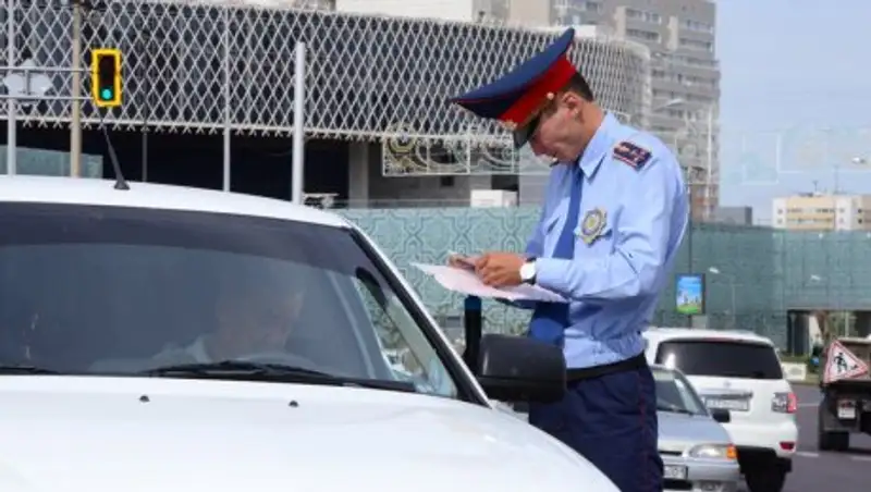 В Кокшетау десятки машин отправили на спецстоянки из-за неуплаты штрафов