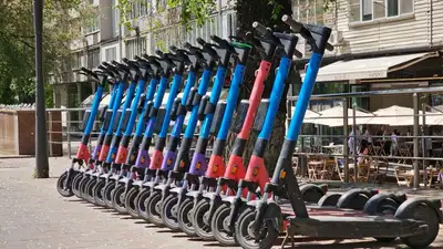 Нужно ли вводить страхование самокатчиков в Казахстане, фото - Новости Zakon.kz от 09.10.2023 14:14