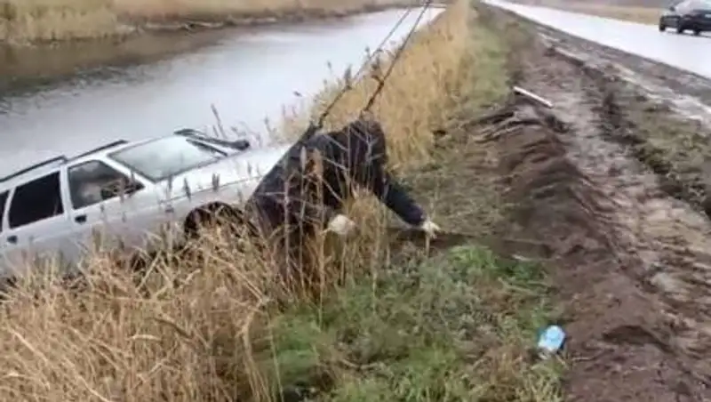 В Павлодарской области машина вылетела в кювет