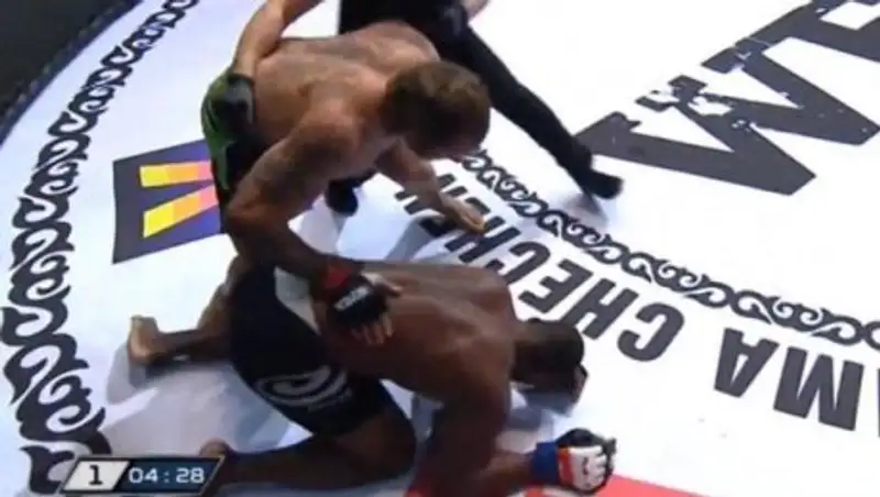 Емельяненко отсидел, вернулся в ММА и побил бразильского громилу за 36 секунд