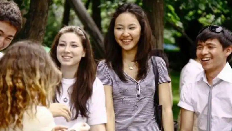 Божко призвал работать с молодежью, чтобы она не уезжала из Казахстана