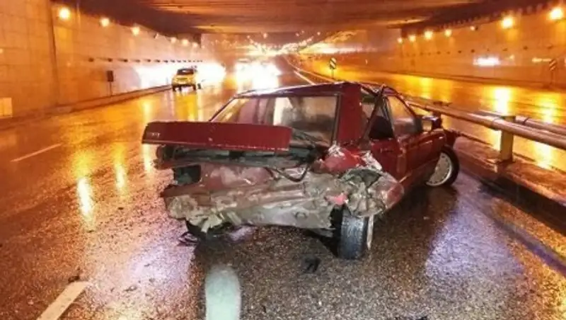 Четыре авто столкнулись в Алматы, один из водителей покинул место ДТП