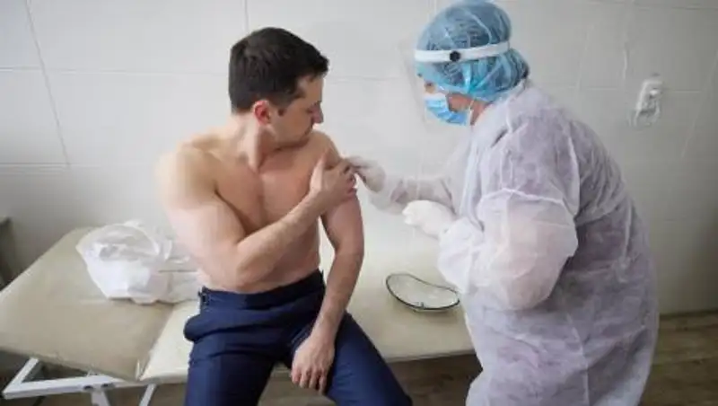 Зеленский получил прививку от коронавируса