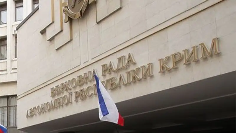 Неизвестные заняли здания правительства и парламента Крыма