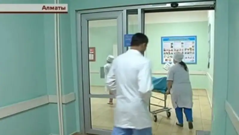 Алматинский врач, ставший жертвой нападения, вышел из комы