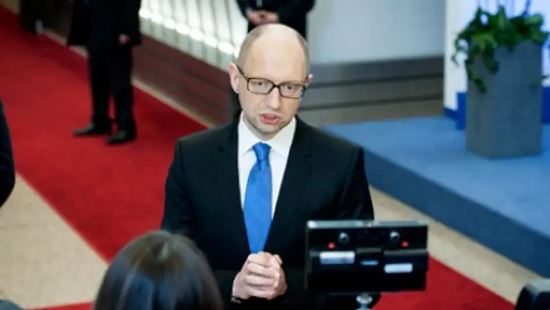 Яценюк рассказал об ожиданиях Киева финансовых и военных сигналов от G7