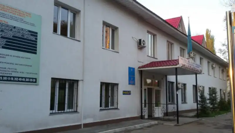 В Алматы на карантин закрыли 12-ю поликлинику